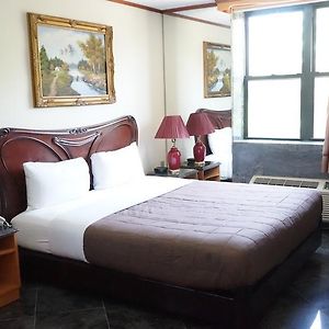 Camera con letto king size
